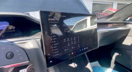 Tesla Model S X has a screen that can