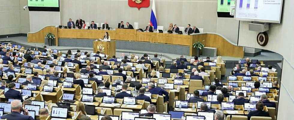 The Russian parliament decides to raise the age limit for