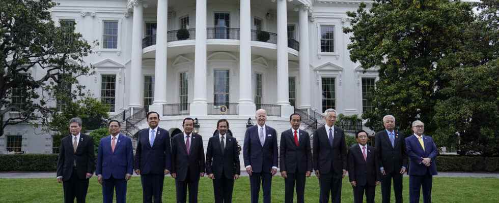 US invites ASEAN chiefs to try to counter Chinese influence