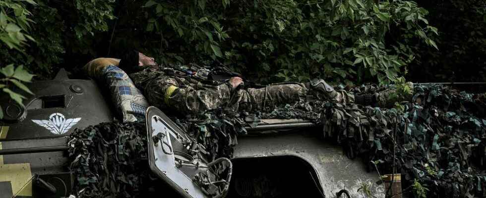 Ukrainian soldiers testify to exhaustion and bad weapons