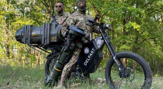 Ukrainian soldiers use powerful electric bikes to neutralize Russian tanks