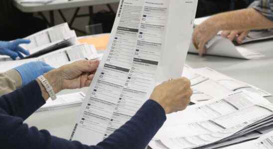 Unreadable ballot papers crash in Oregon