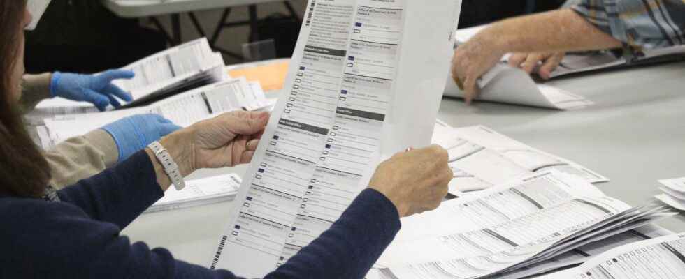 Unreadable ballot papers crash in Oregon