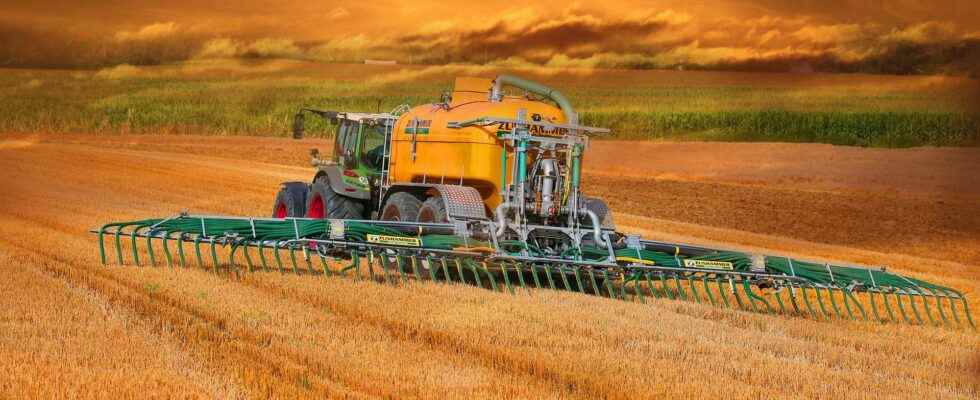 War in Ukraine agricultural equipment stolen by the Russians deactivated