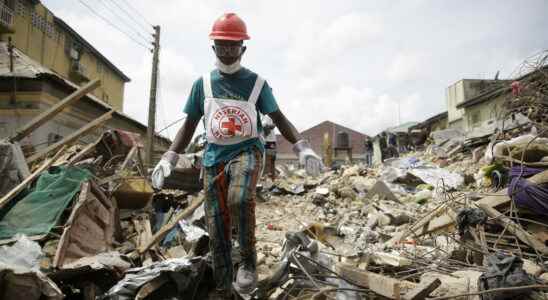 another building collapse kills at least eight in Lagos