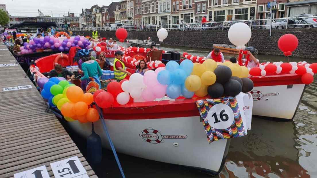 1654351824 678 Live blog Canal Pride Utrecht great interest in colorful boat