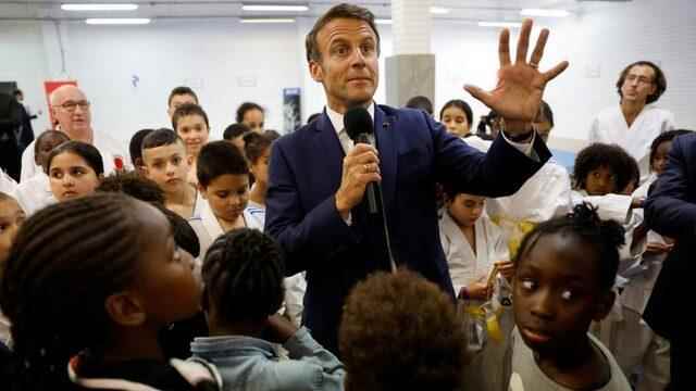 French President Emmanuel Macron, who was suddenly involved in the election campaign, is speaking in the Paris suburb of Clichy-sous-Bois on June 8, 2022.  President Macron will have a hard time putting his own policies forward without a majority.