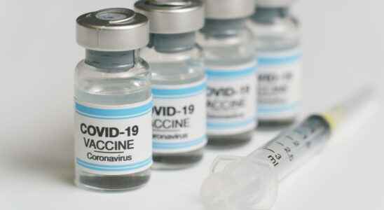 4th dose Covid vaccine France indications for whom