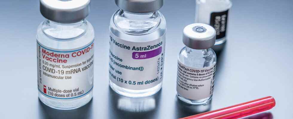 4th dose Covid vaccine indication delay for whom