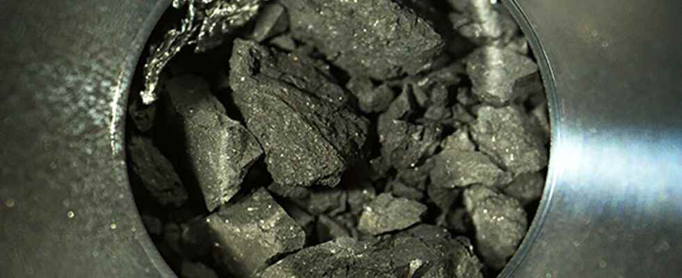 Asteroid gravel contains important building blocks