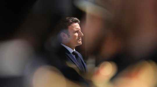 Emmanuel Macron facing a political crisis France worse than Italy