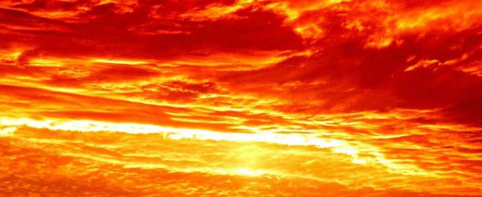 Extraordinary weather phenomenon the fiery sky