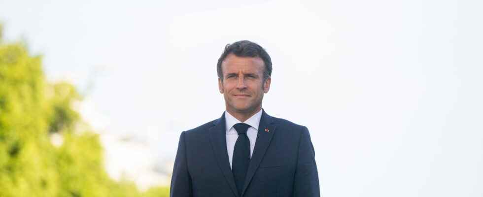 Islamic outfits at school Macron calls for more clarity