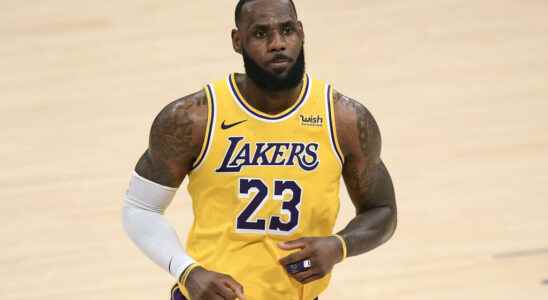 LeBron James first active NBA player to become a billionaire