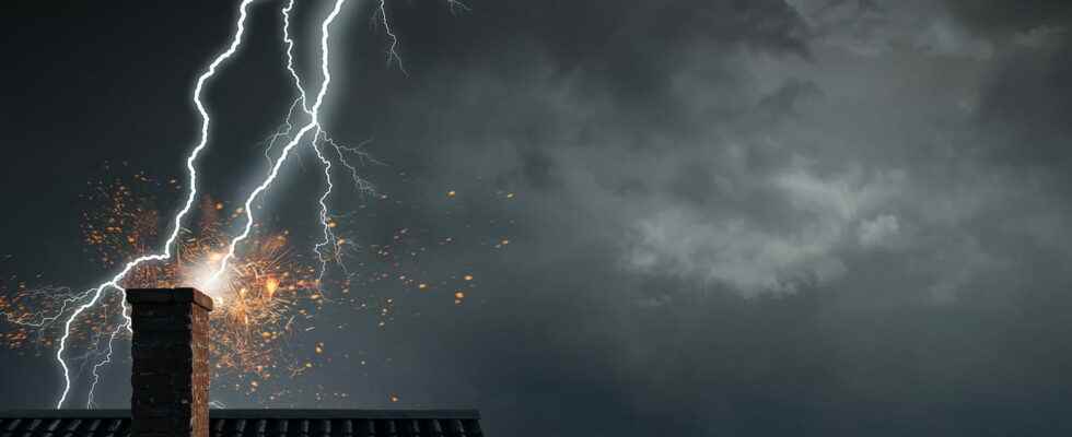 Lightning can it enter a house what are the risks