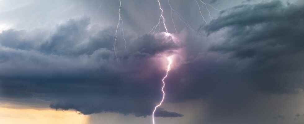 Lightning effects on humans risks at home