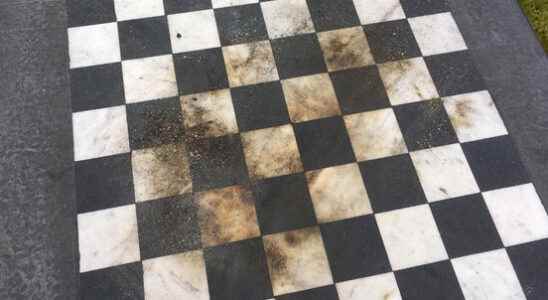 Maximapark gets new chess tables after destruction