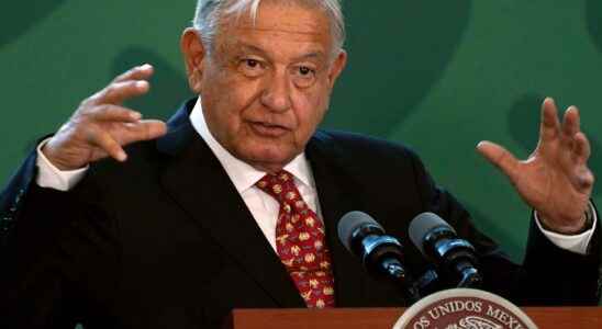 Mexicos president jumps summit in protest
