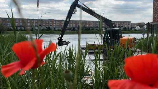 Oosterlaakplas Houten is being deepened to improve water quality