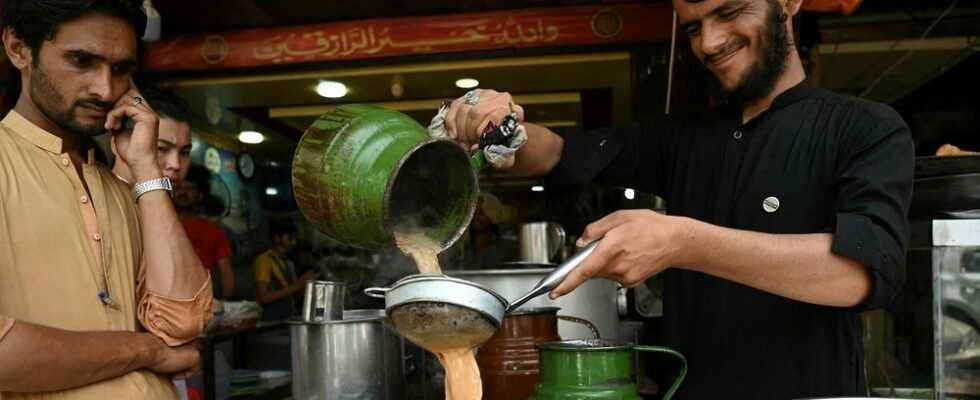 Pakistan wants to save the economy by reducing tea drinking