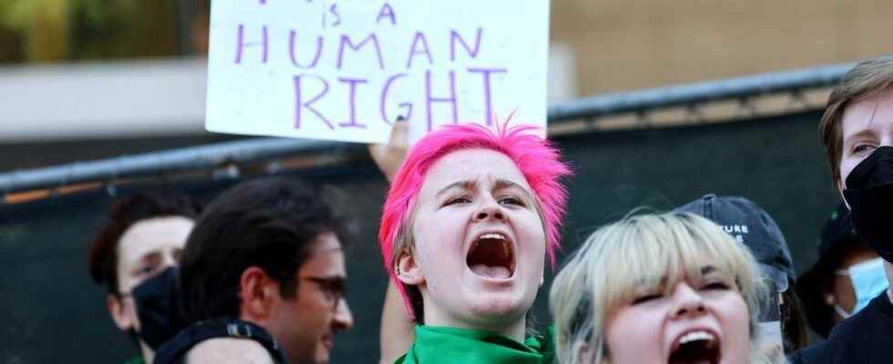 Right to abortion in France more than 400 lawyers call