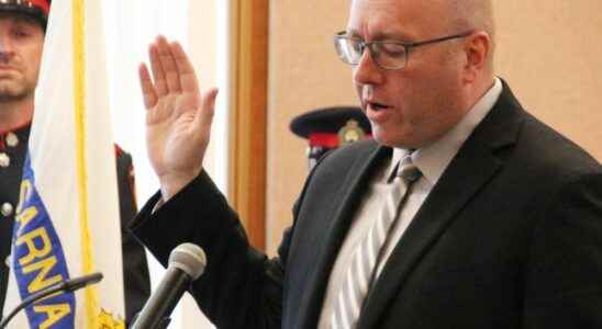 Sarnias new police chief sworn in at city hall