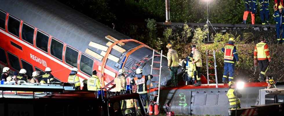 Several are missing after a train crash in Germany