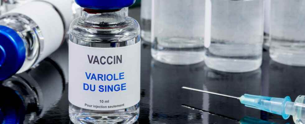 Smallpox vaccine monkey for whom in France