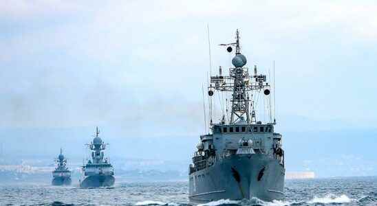The Russian navy is practicing in the Baltic Sea