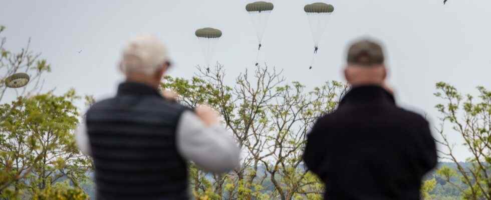 The paratroopers land in Gotland rapeseed