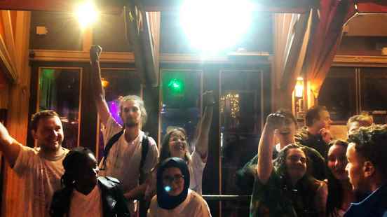 Utrecht students demonstrate at cafe that refuses MBO students Point