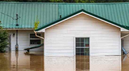 15 dead in flooding in Kentucky