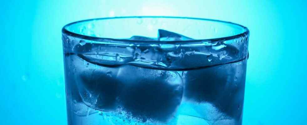 7 strange properties of water
