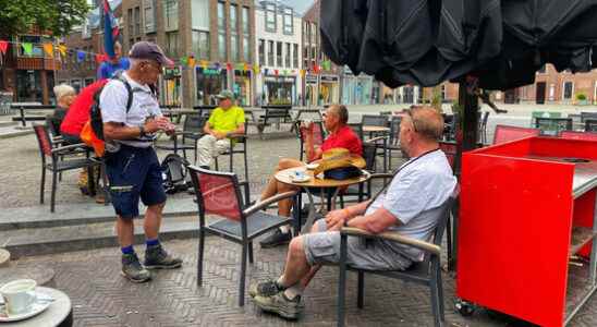 88 year old Woerdenaar Jan runs the Four Days Marches on liquorice