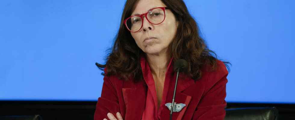 Argentinas economy minister in US for talks with IMF