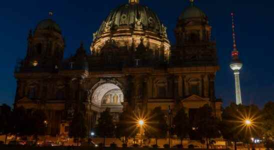 Berlin shuts down to save energy