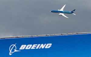 Boeing cites geopolitical issues after Chinese maxi order for rival