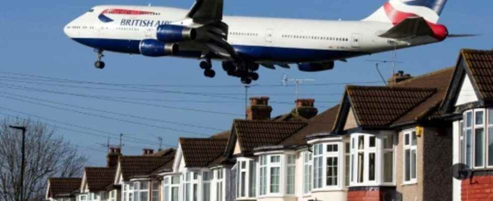 British Airways will cancel 10300 flights until the end of