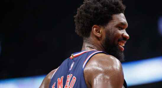 Cameroonian Joel Embiid naturalized French the door of the Blues