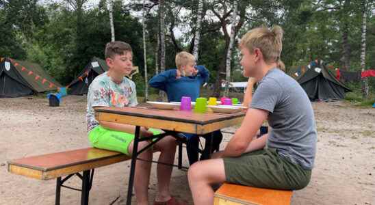 Chain play and make friends at summer camp in Leusden