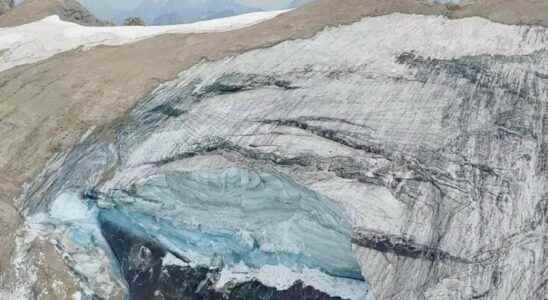 Collapse of an Italian glacier the day after a heat