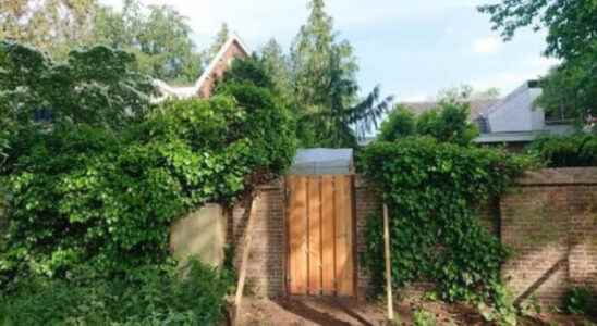 Historic seminar wall Driebergen affected by illegal garden gates