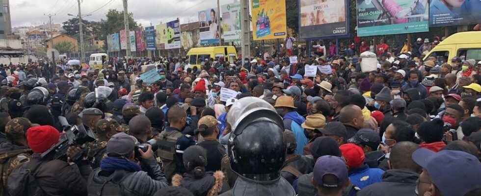 In Madagascar the police prevent an opposition rally