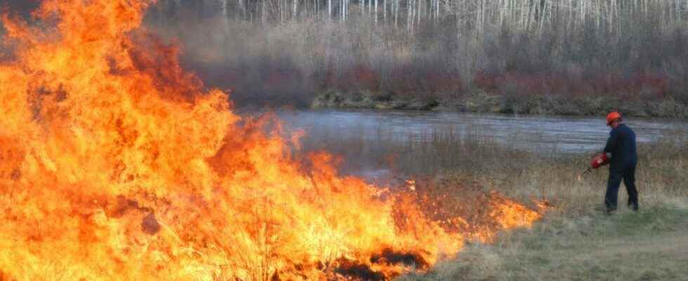 Perth County banning open air fires cautioning farmers amid extreme