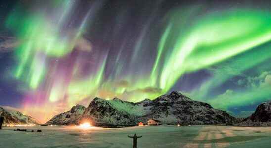 Powerful Solar Flare Creates Spectacular Auroras
