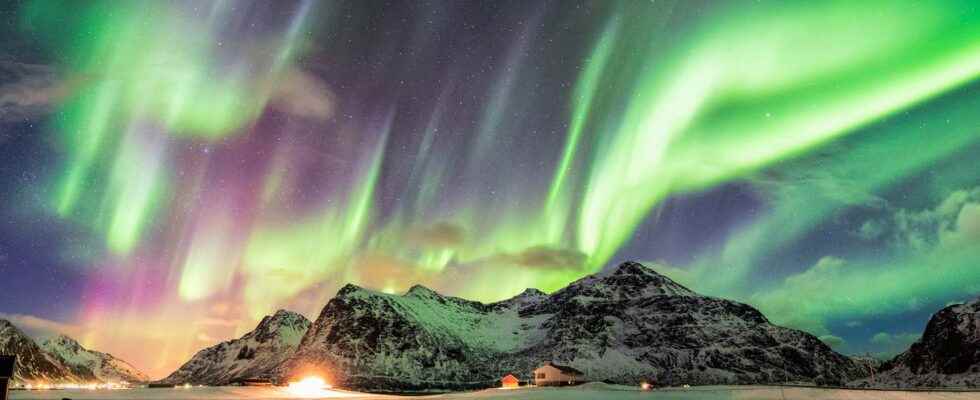 Powerful Solar Flare Creates Spectacular Auroras