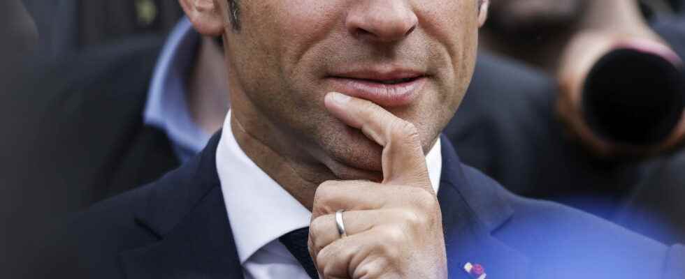 Prime Macron 2022 value sharing smoking premium Why is there