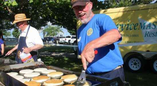 Sail and a pancake Sarnia Rotarians feed Mackinac race spectators