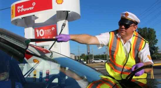 Shell celebrates Sarnia area refinery anniversary with gas giveaway