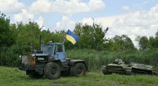 Ukraine celebrates its tank towing farmers with a stamp